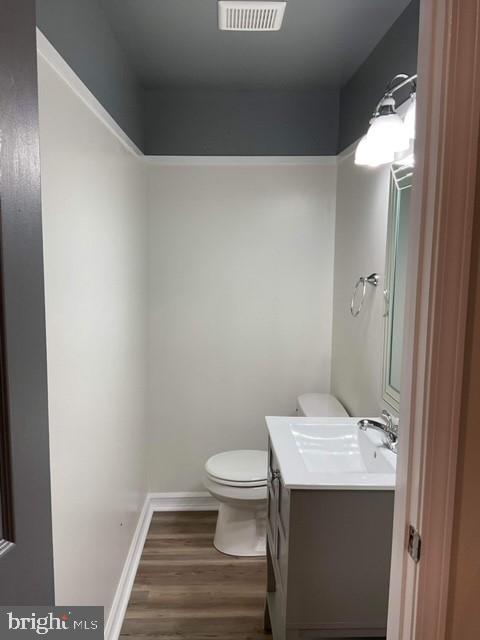 Photo 9 of 27 of 102 Wagoner Dr house