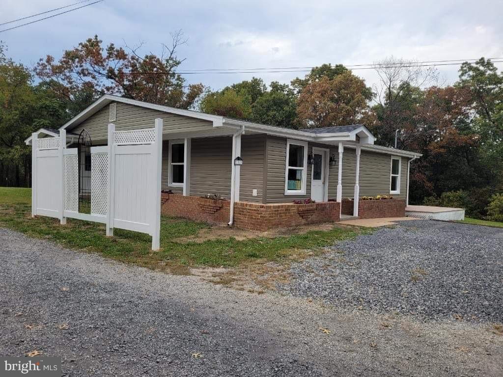 Photo 1 of 27 of 102 Wagoner Dr house