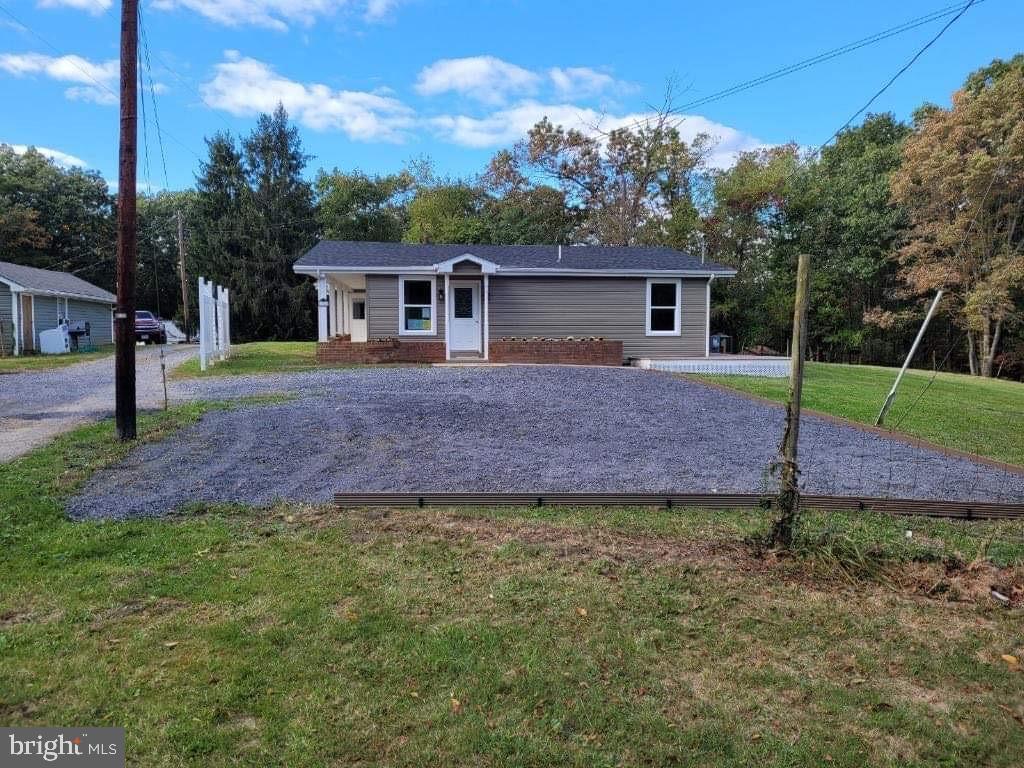 Photo 2 of 27 of 102 Wagoner Dr house