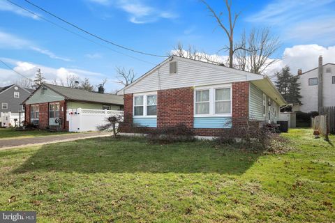 Single Family Residence in Pennsauken NJ 309 Engard AVENUE.jpg