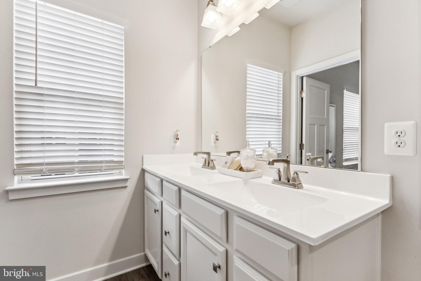 Photo 19 of 37 of 6063 Piscataway St townhome
