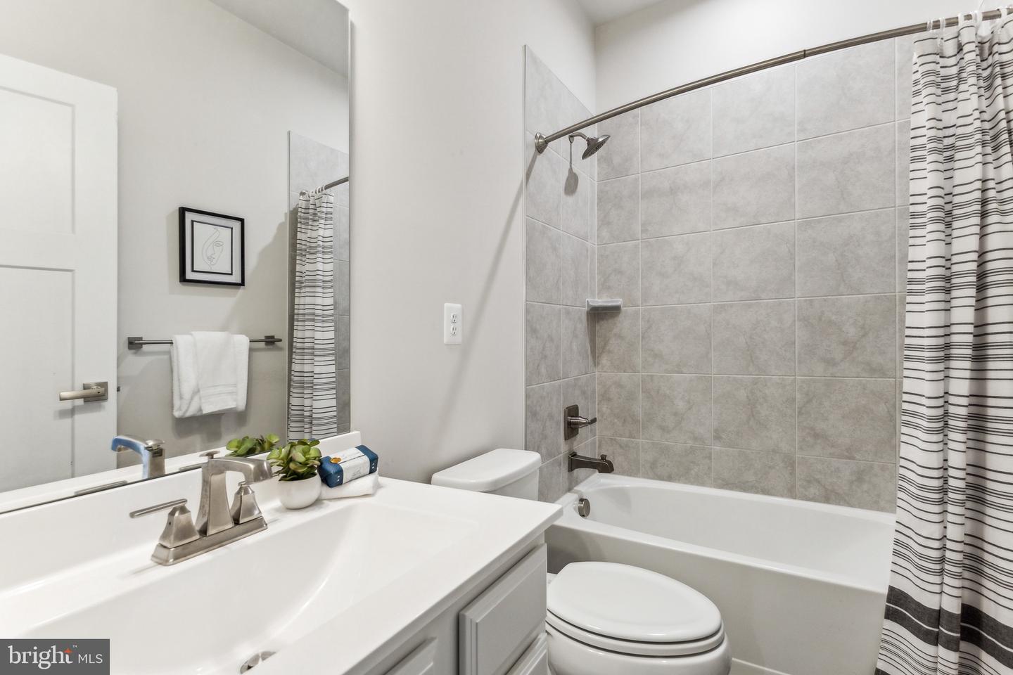 Photo 20 of 37 of 6063 Piscataway St townhome
