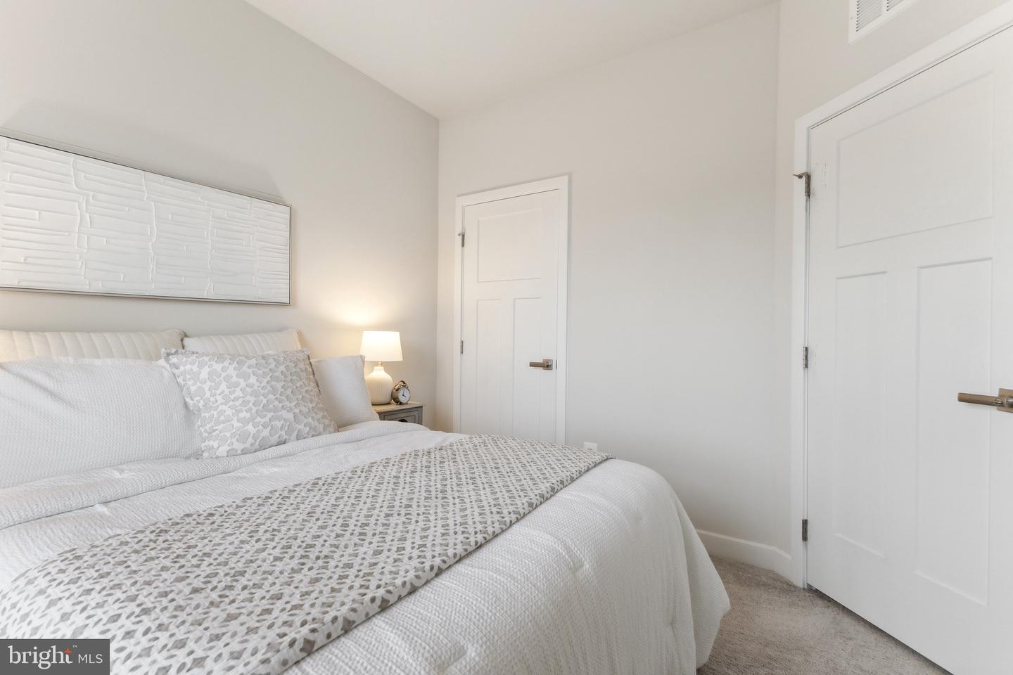 Photo 12 of 37 of 6063 Piscataway St townhome
