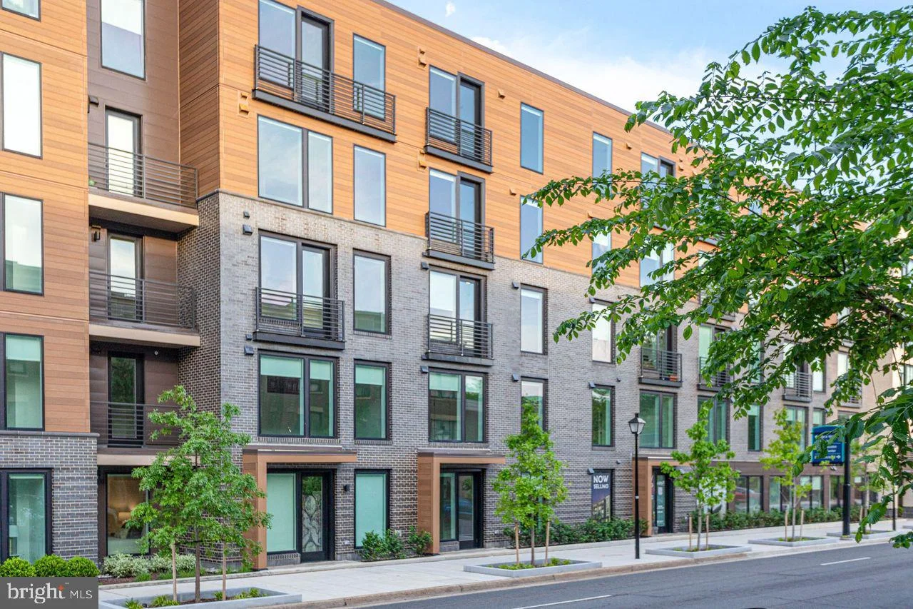 701 N Henry Street Unit 205