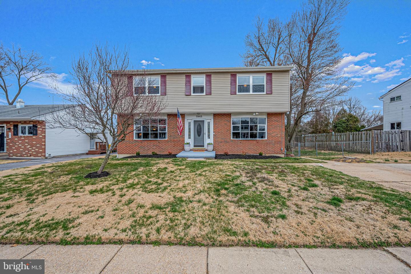Photo 1 of 42 of 7945 Crownsway house