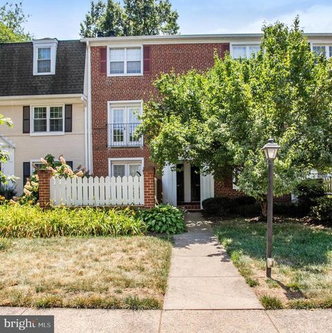 Condominium in Arlington VA 2840 Wakefield STREET.jpg