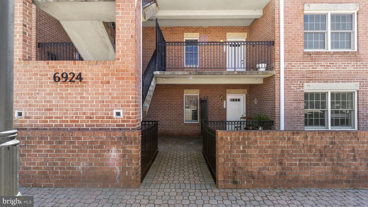 View Arlington, VA 22213 condo