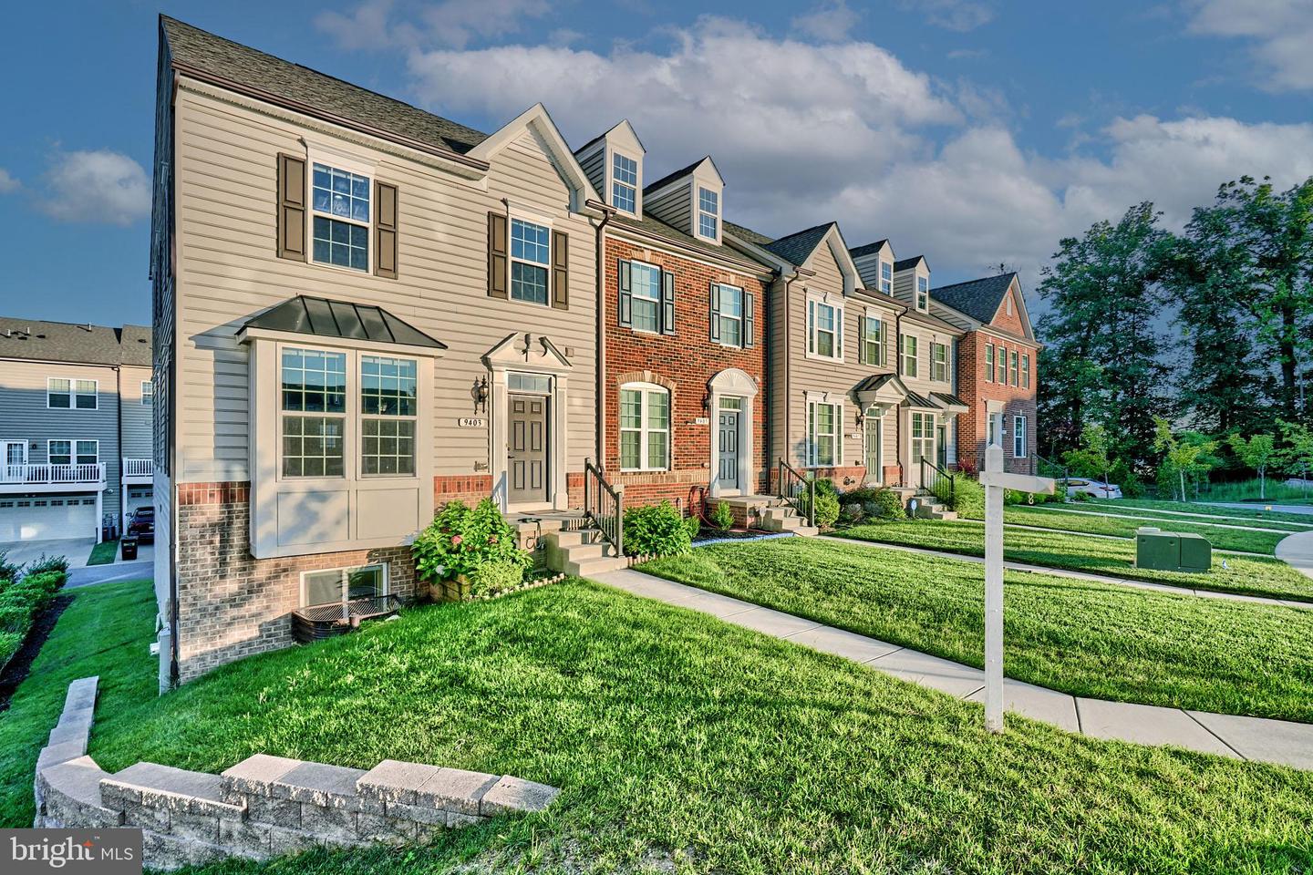 Photo 4 of 76 of 9403 Adelaide Ln townhome