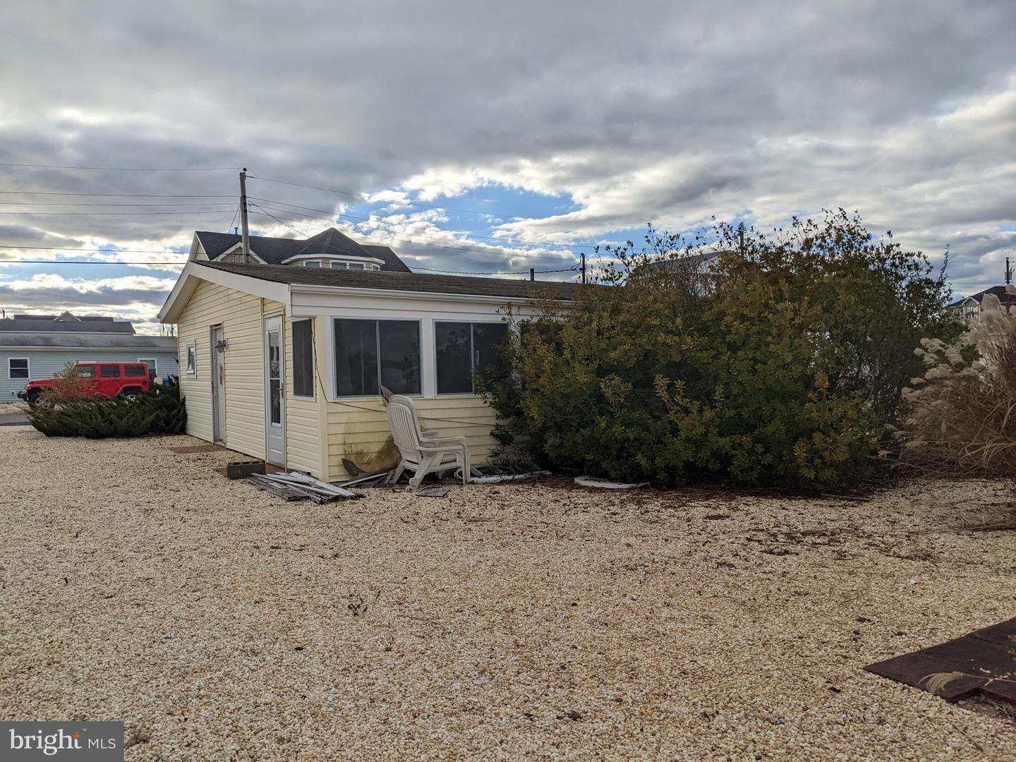Photo 5 of 21 of 47 Rosalyn Dr house