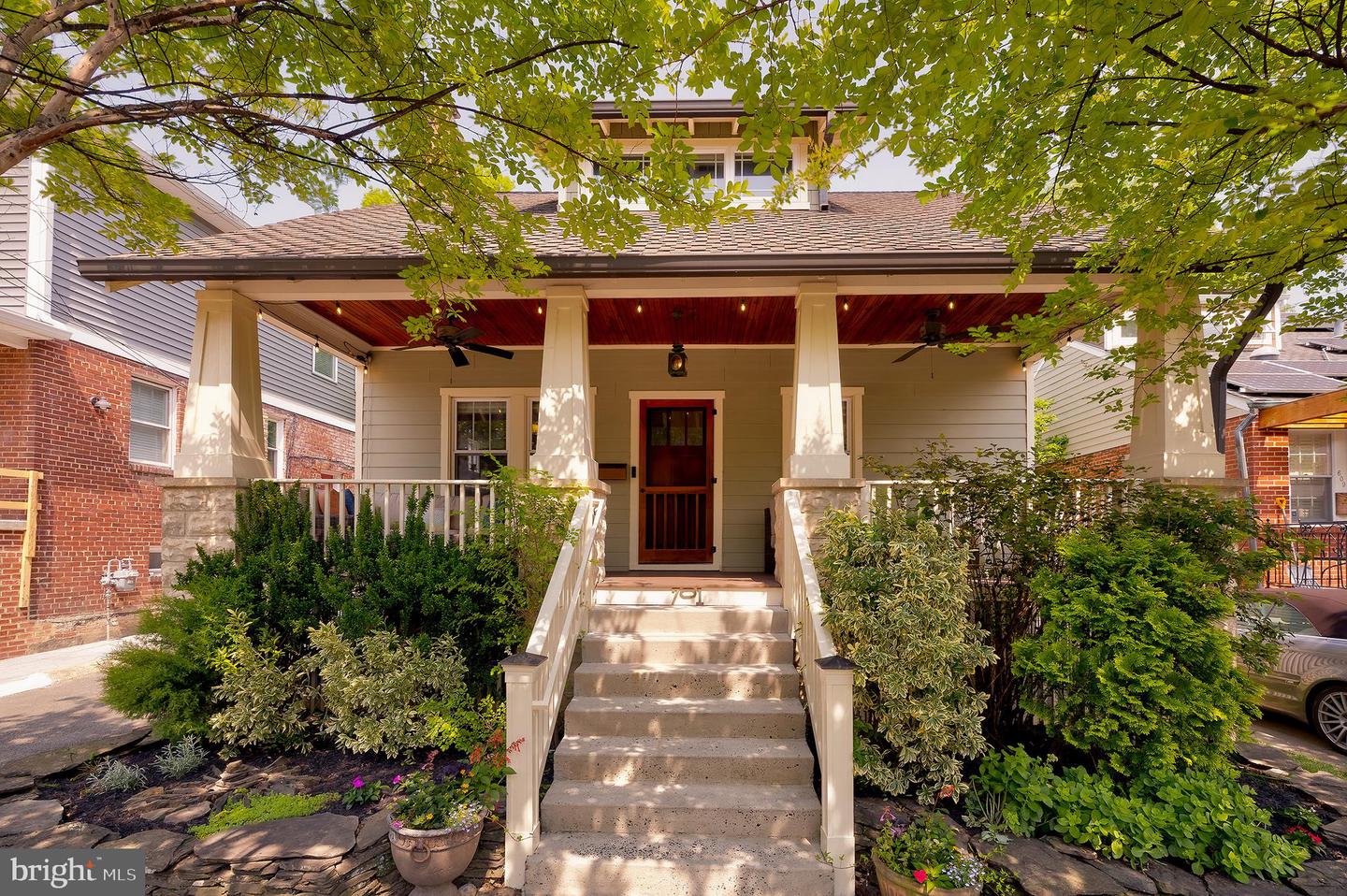 701 Little St