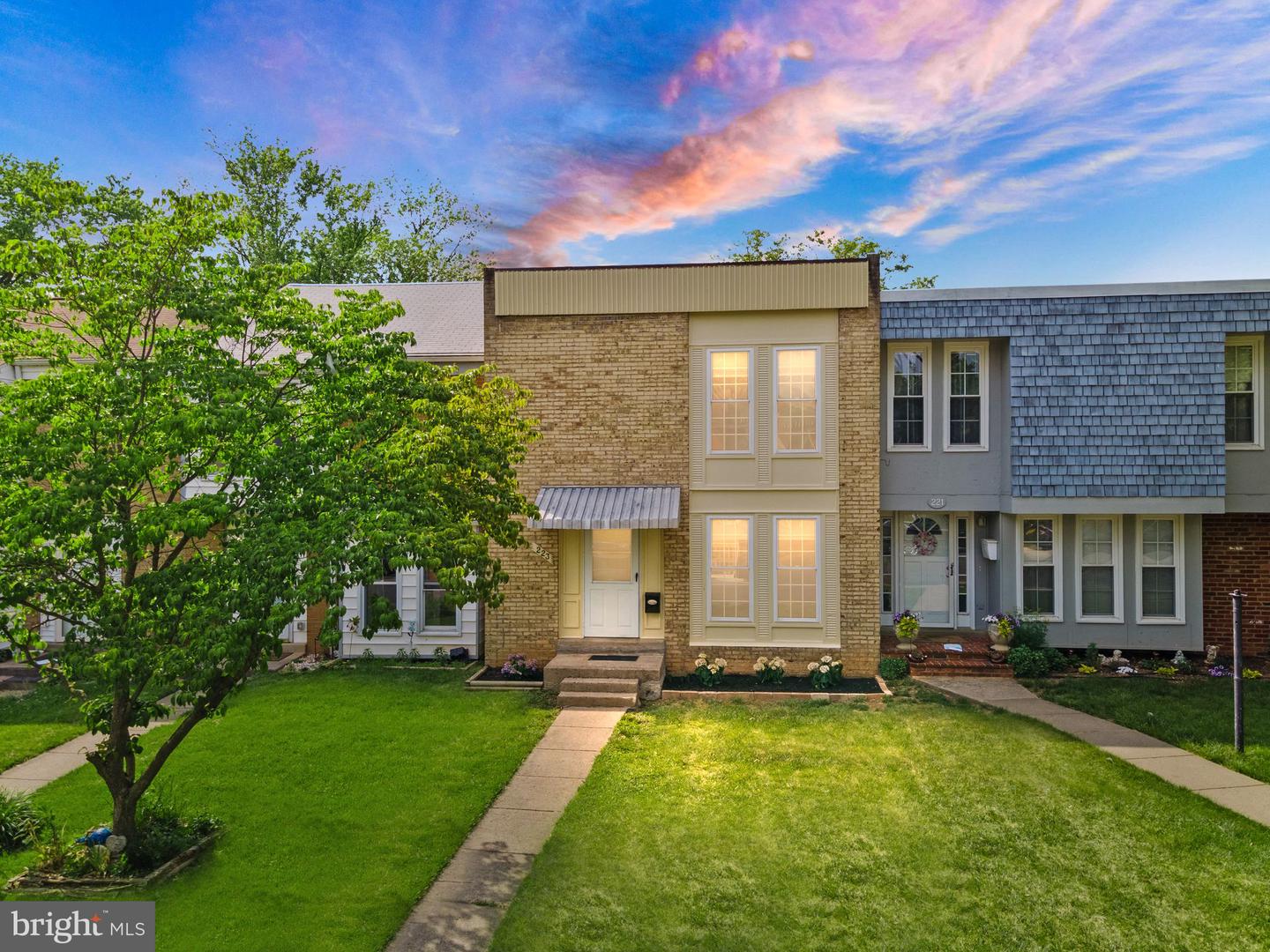 Photo 1 of 37 of 223 Roanoke Dr SE townhome