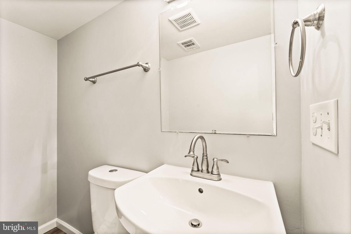 Photo 12 of 37 of 223 Roanoke Dr SE townhome