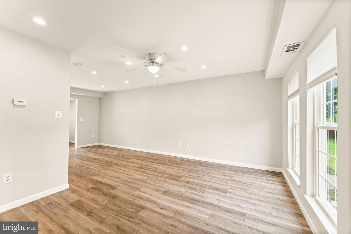 Photo 9 of 37 of 223 Roanoke Dr SE townhome