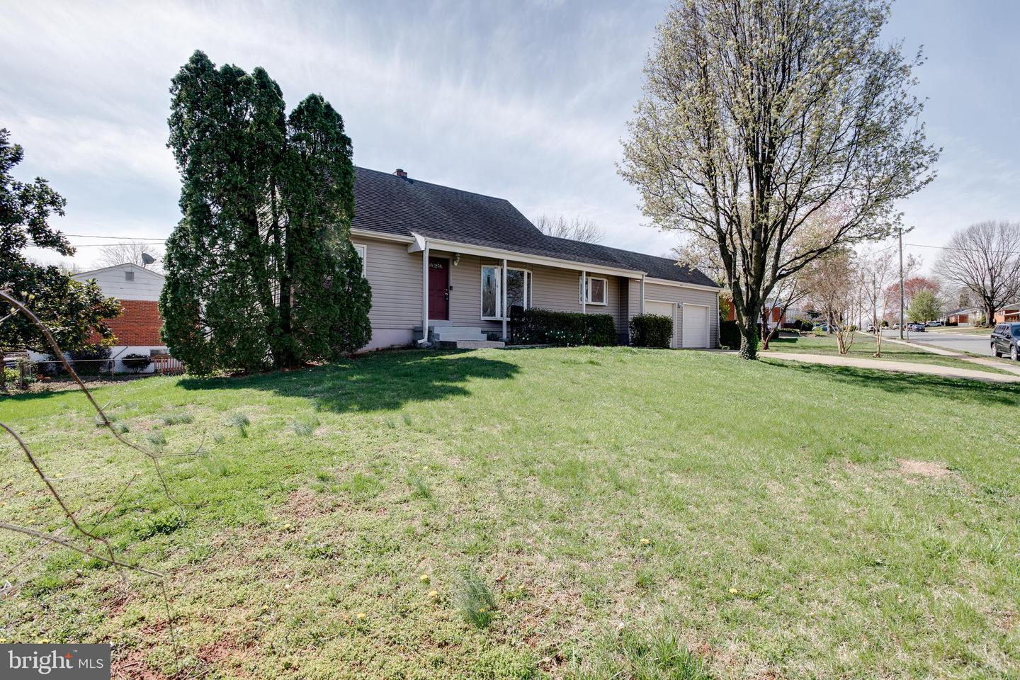 Photo 2 of 41 of 9401 Spotsylvania St house