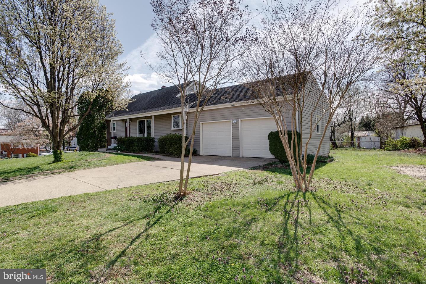 Photo 3 of 41 of 9401 Spotsylvania St house