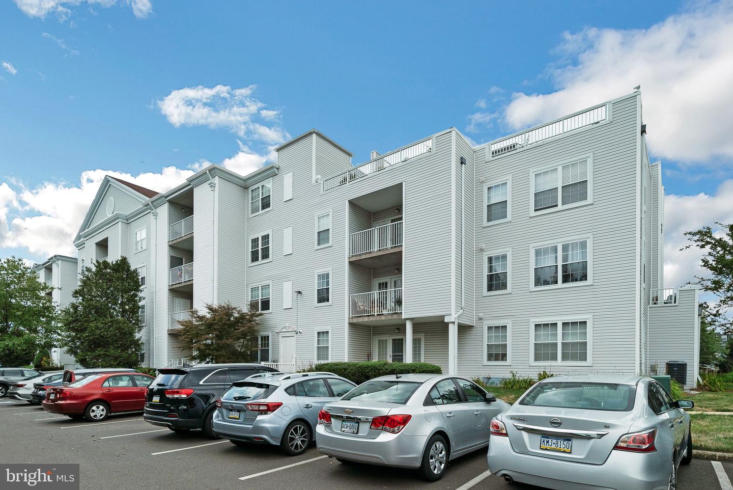 View Warminster, PA 18974 condo
