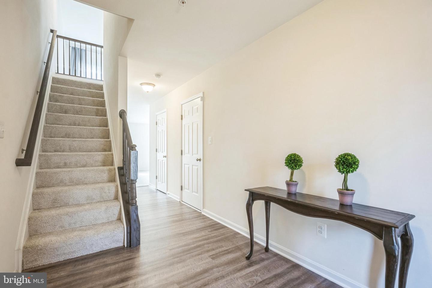 Photo 3 of 29 of 76 Clydesdale Ln townhome