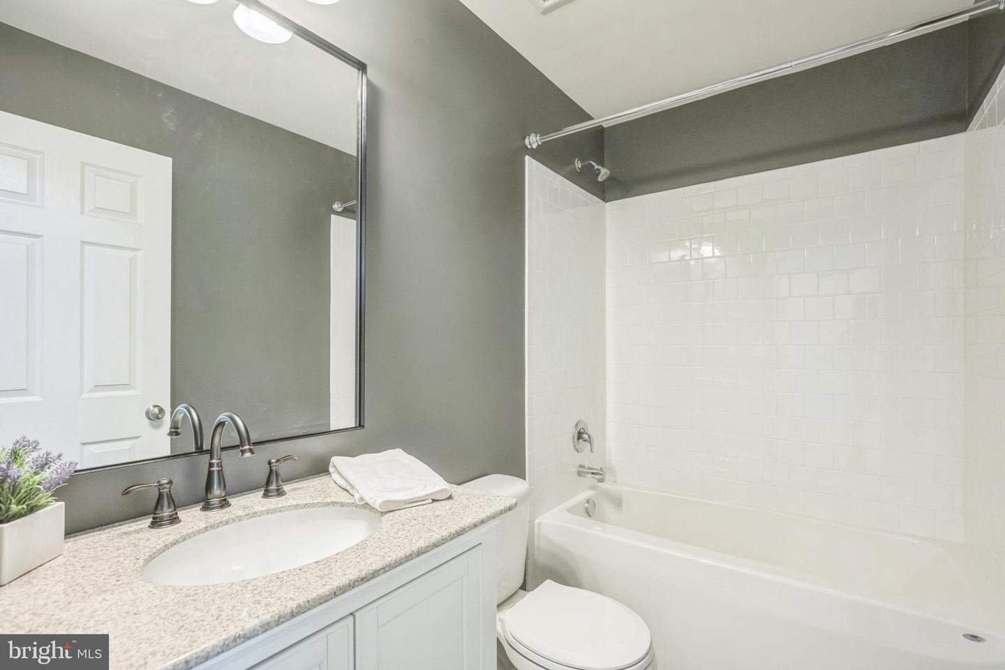 Photo 18 of 29 of 76 Clydesdale Ln townhome