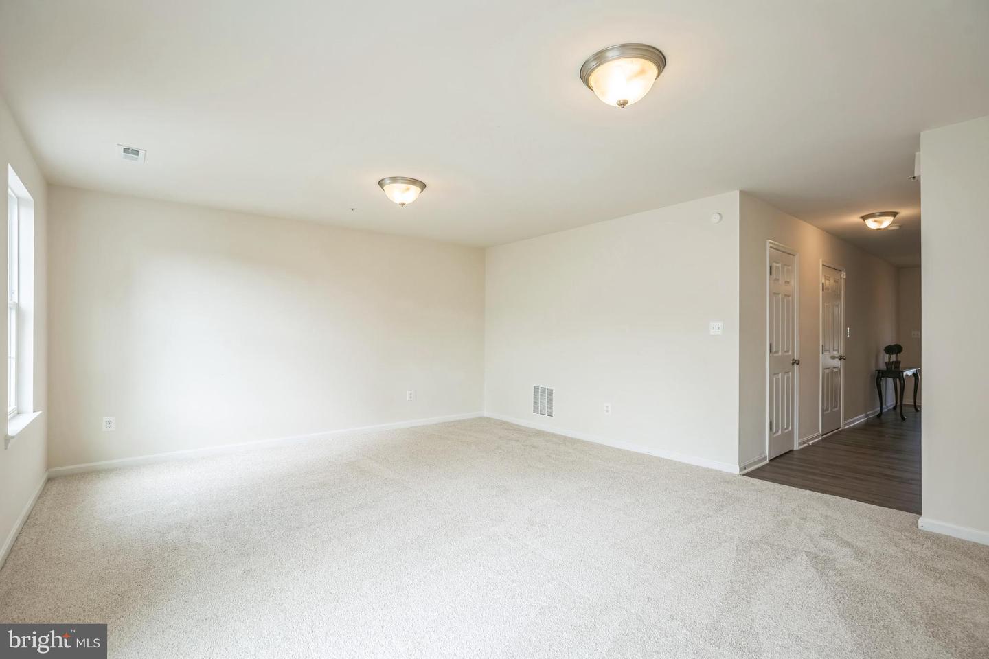 Photo 17 of 29 of 76 Clydesdale Ln townhome