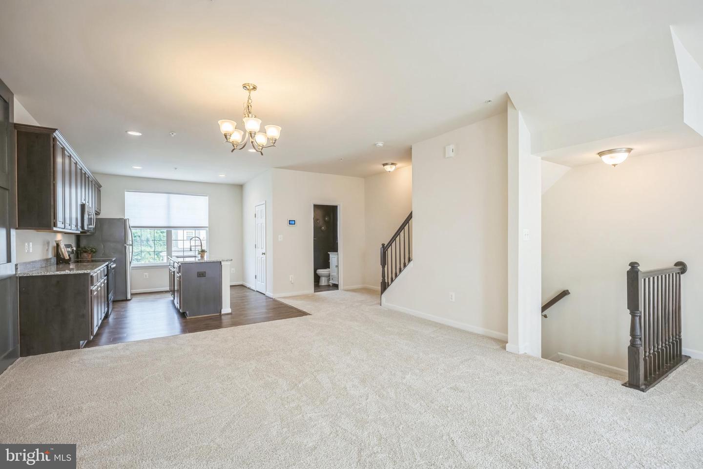 Photo 4 of 29 of 76 Clydesdale Ln townhome