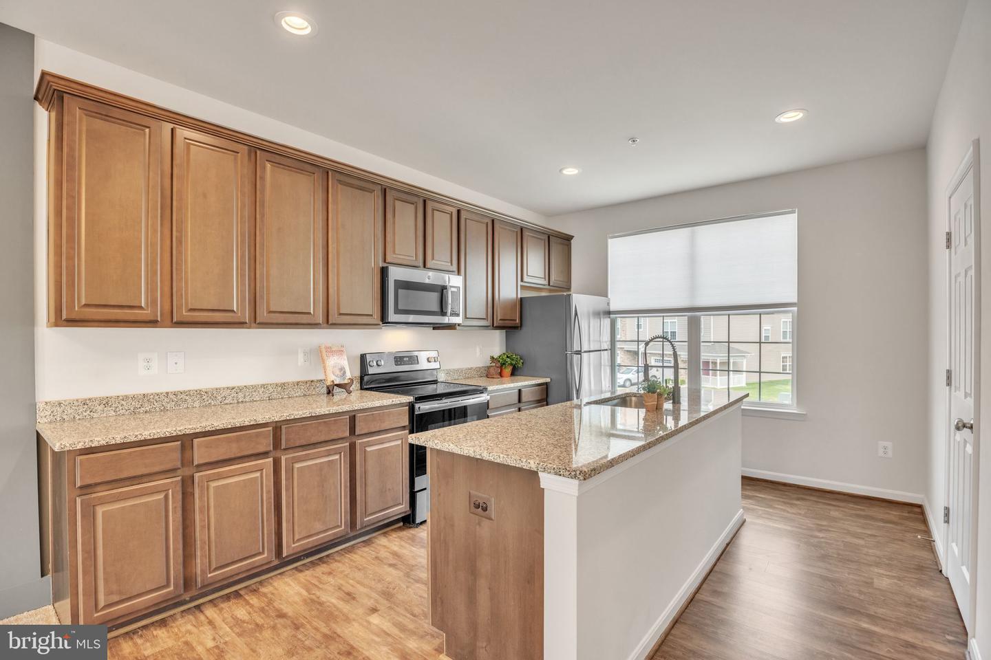 Photo 8 of 29 of 76 Clydesdale Ln townhome