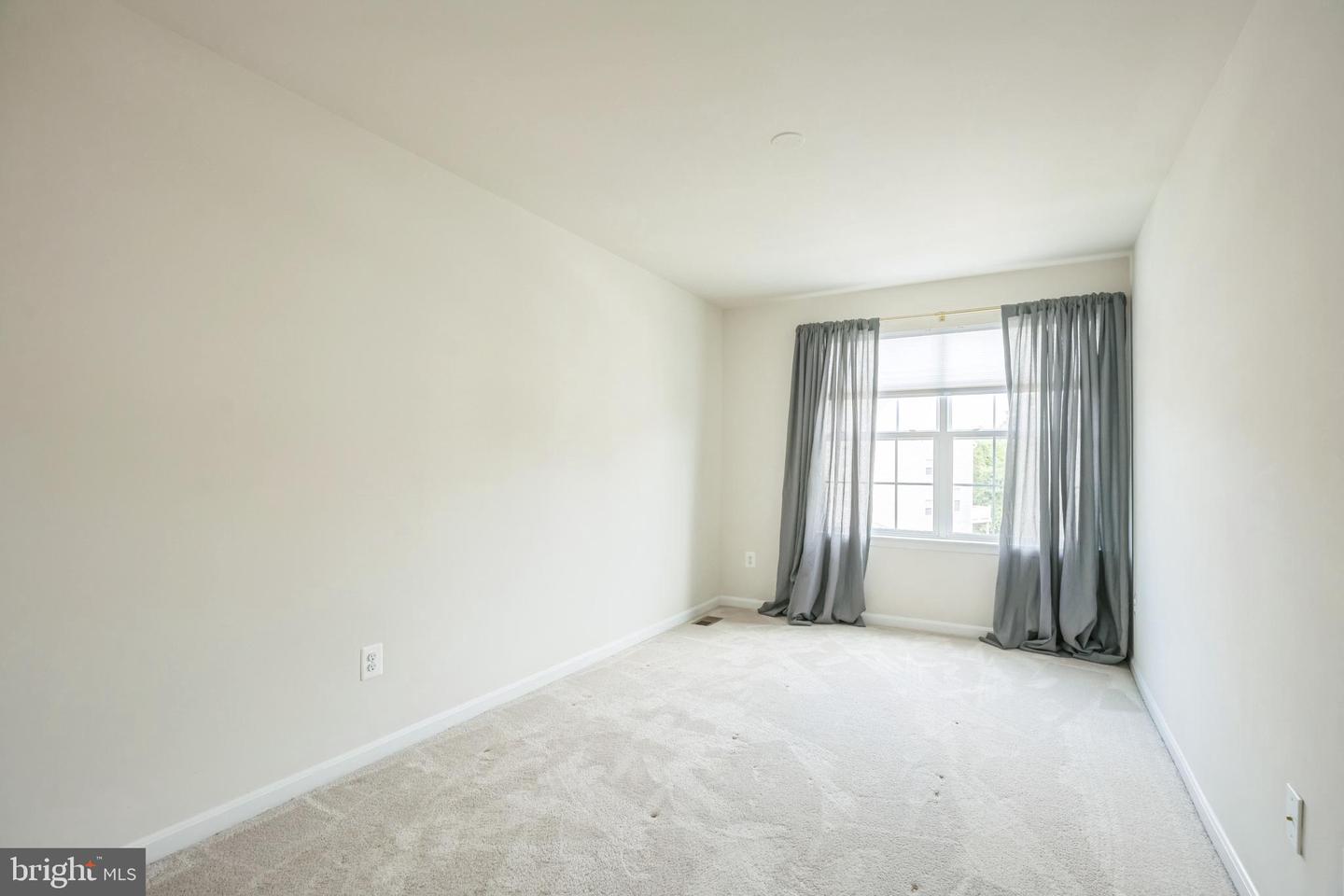 Photo 23 of 29 of 76 Clydesdale Ln townhome