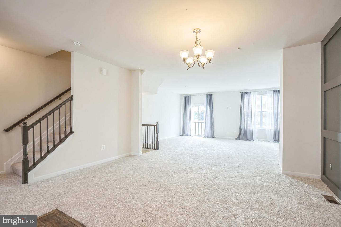 Photo 6 of 29 of 76 Clydesdale Ln townhome