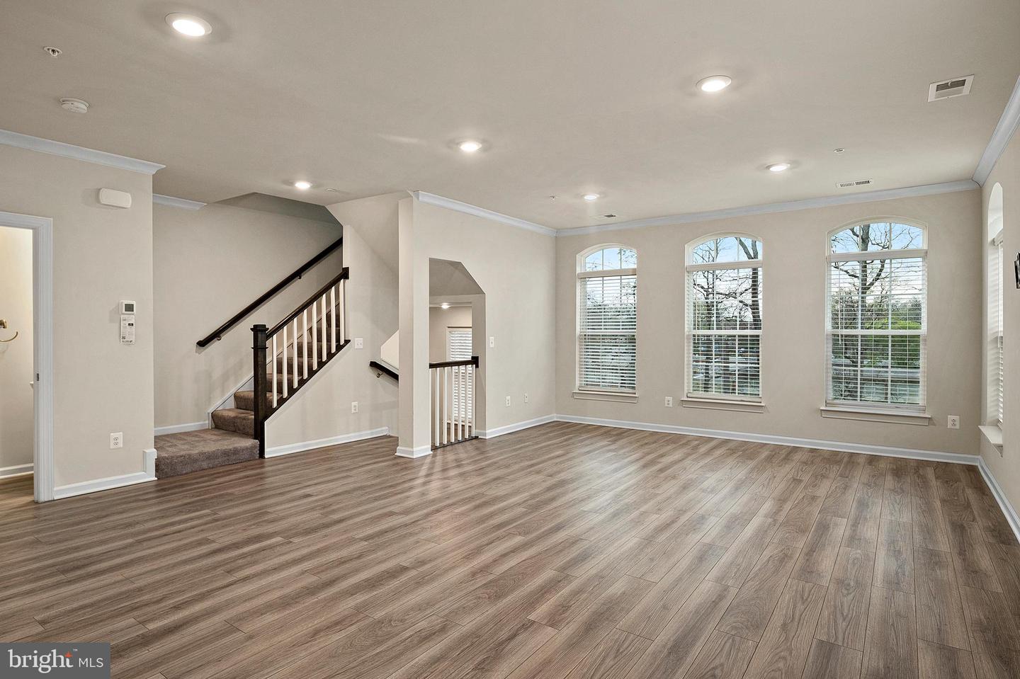 Photo 4 of 28 of 9620 Block St #302 townhome