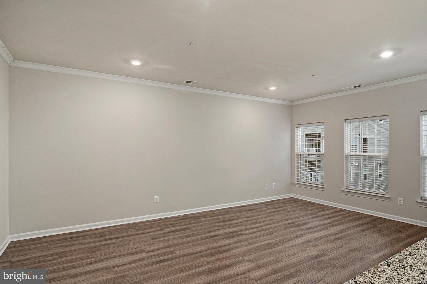 Photo 9 of 28 of 9620 Block St #302 townhome