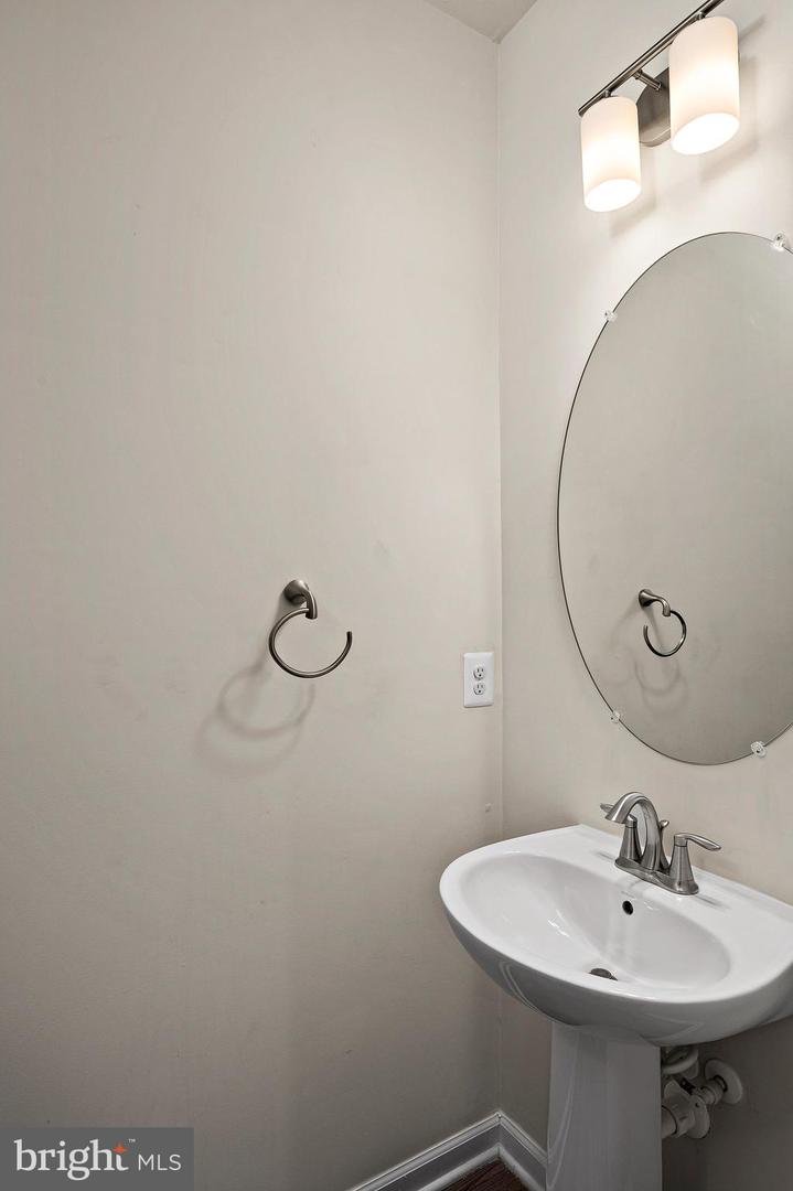Photo 7 of 28 of 9620 Block St #302 townhome