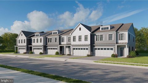 Townhouse in Aston PA 16 Rose Hill Way Rd.jpg