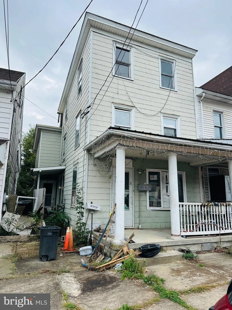 1104 W Walnut Street, Coal Township, PA, 17866