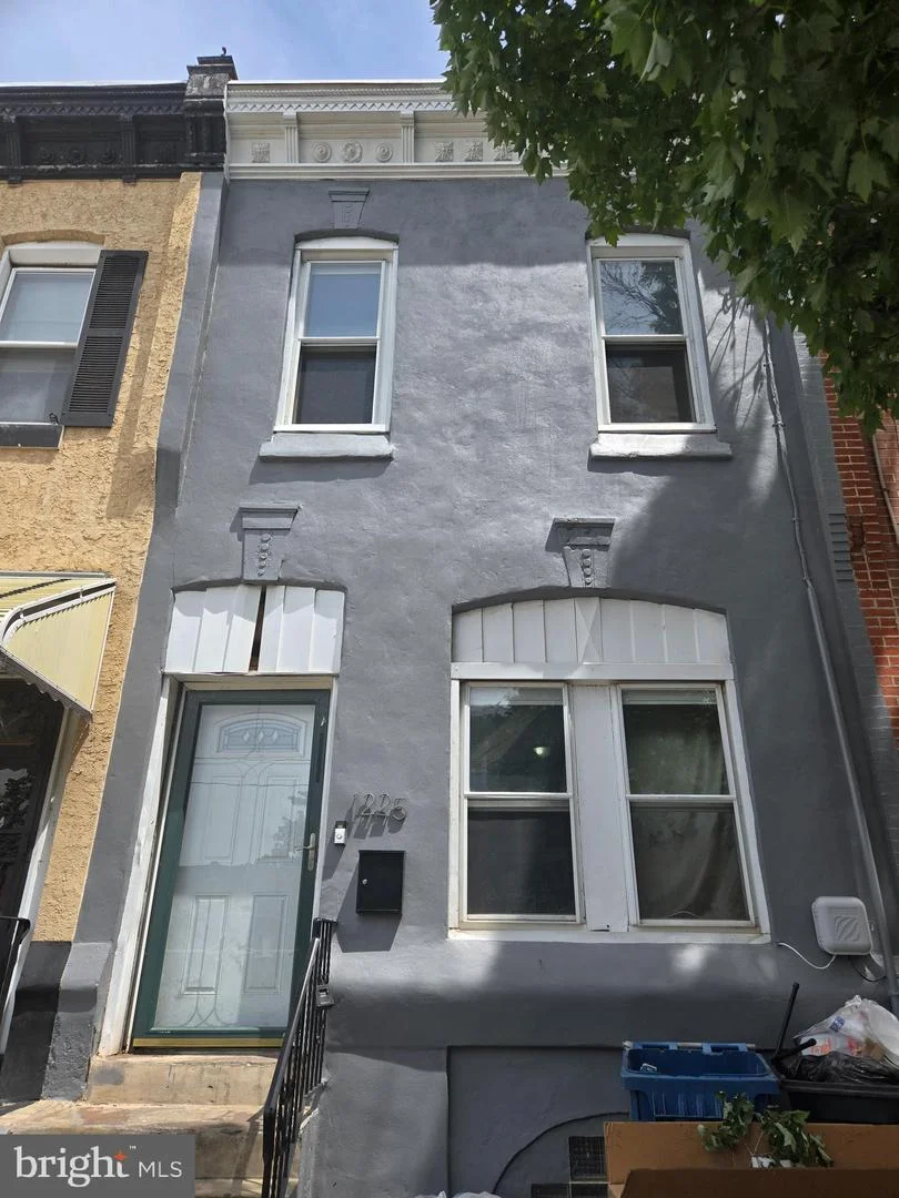 1225 W Huntingdon Street