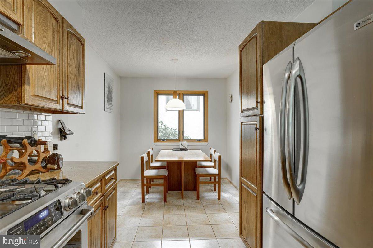 Photo 13 of 30 of 255 Sayre Dr multi-family property