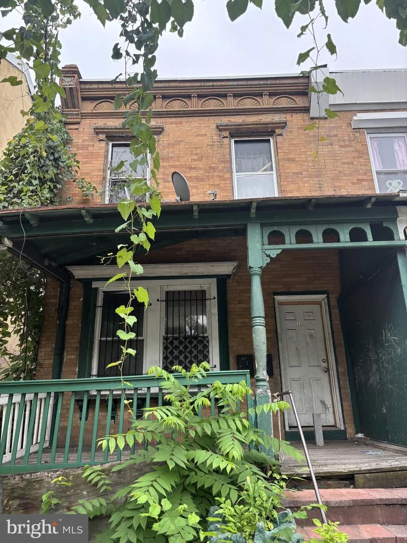 32 E Wister Street