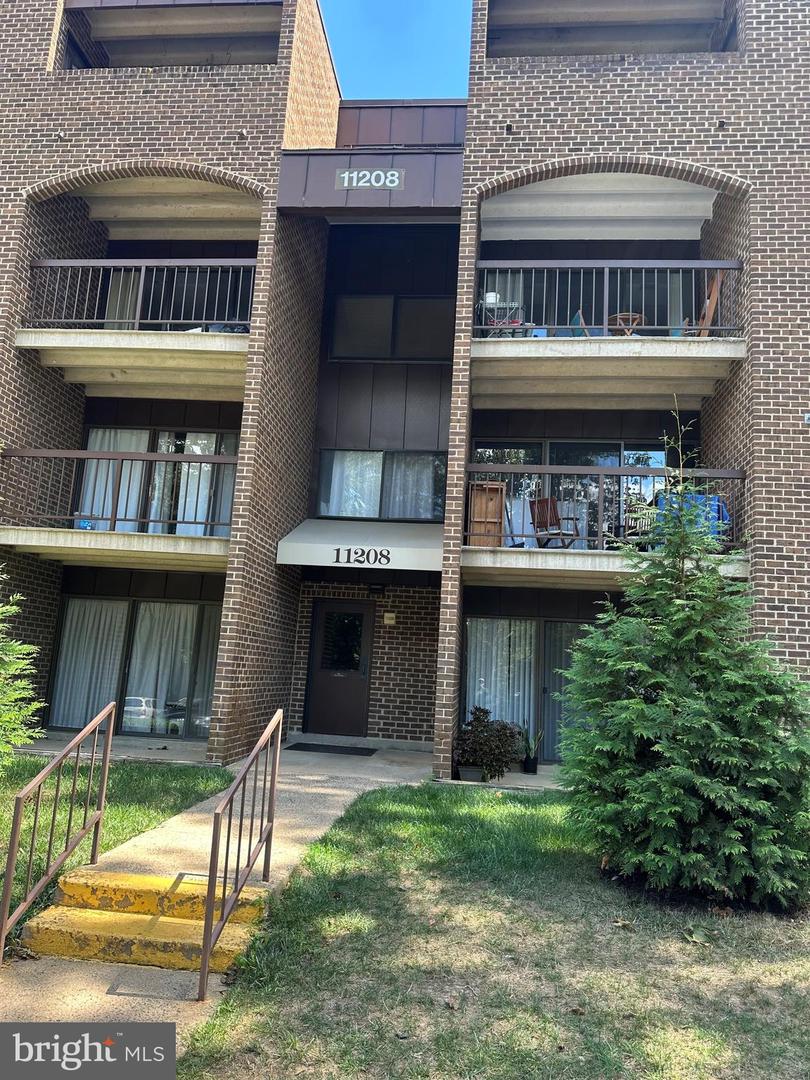 11208 CHESTNUT GROVE SQ #11208-209