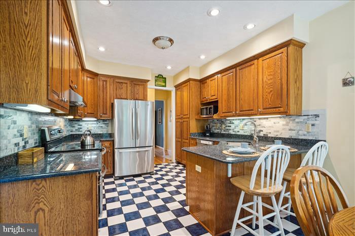 Photo 10 of 33 of 21818 Hazeltine Ct house
