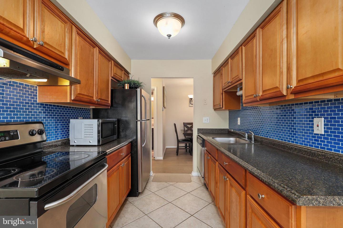 Photo 11 of 25 of 19935 Appledowre Cir #116 townhome