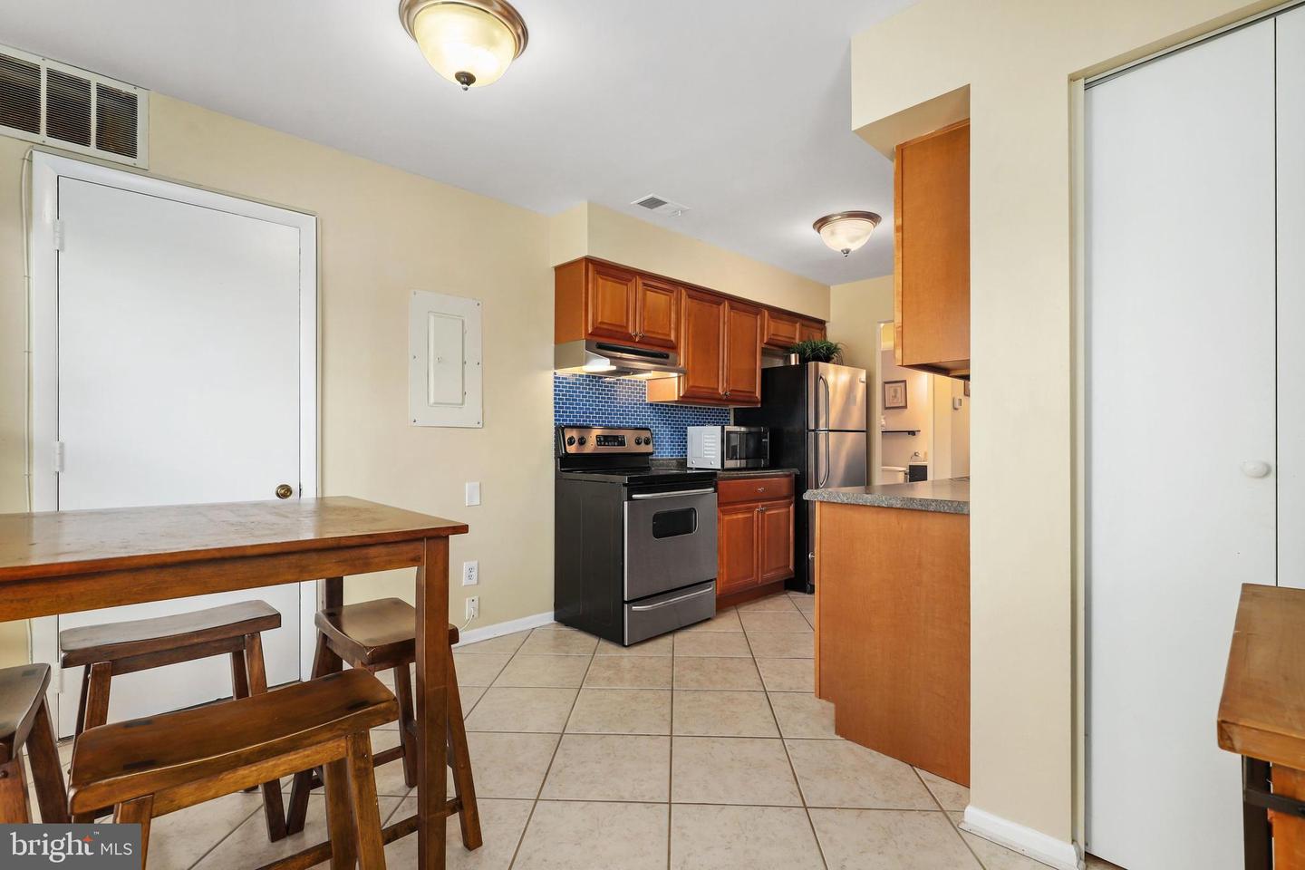 Photo 12 of 25 of 19935 Appledowre Cir #116 townhome