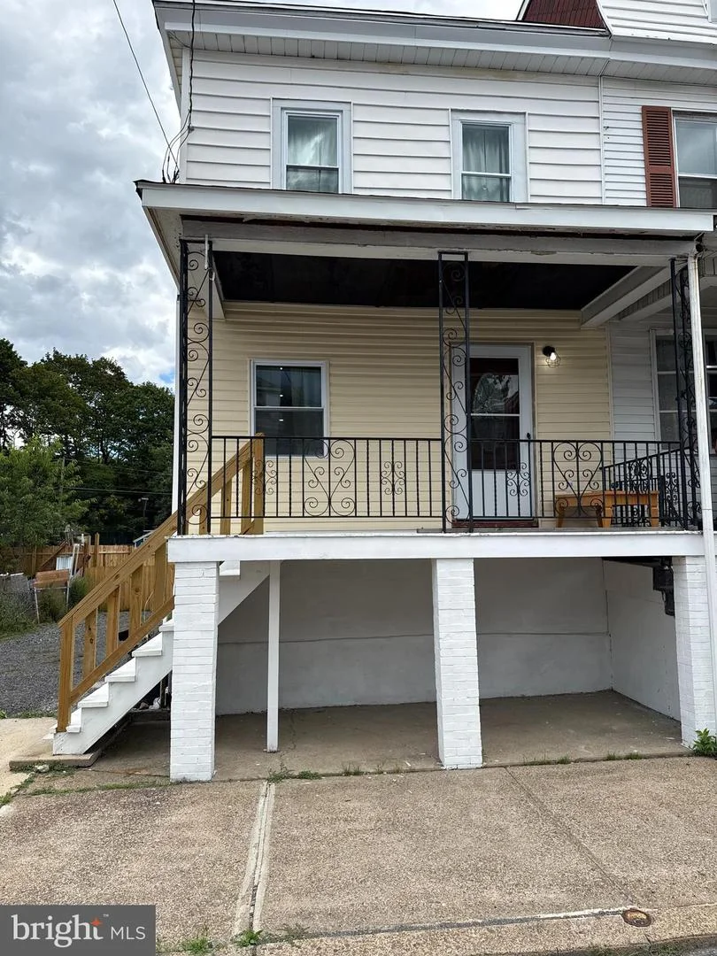 133 N Locust Street