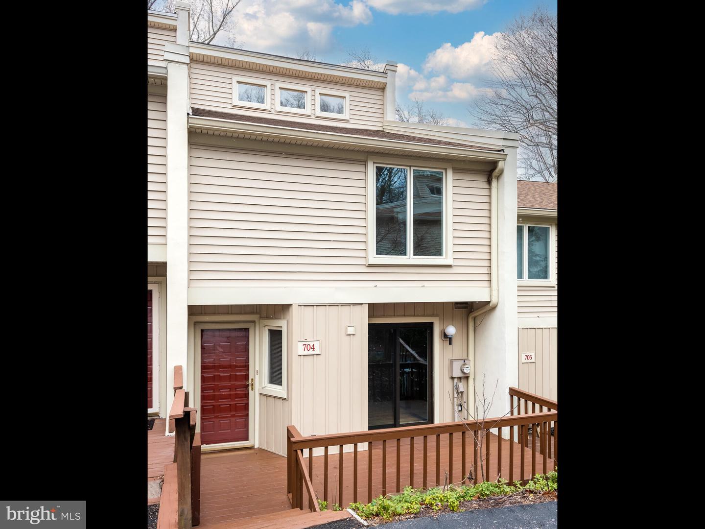 Photo 2 of 47 of 704 Westtown Cir townhome