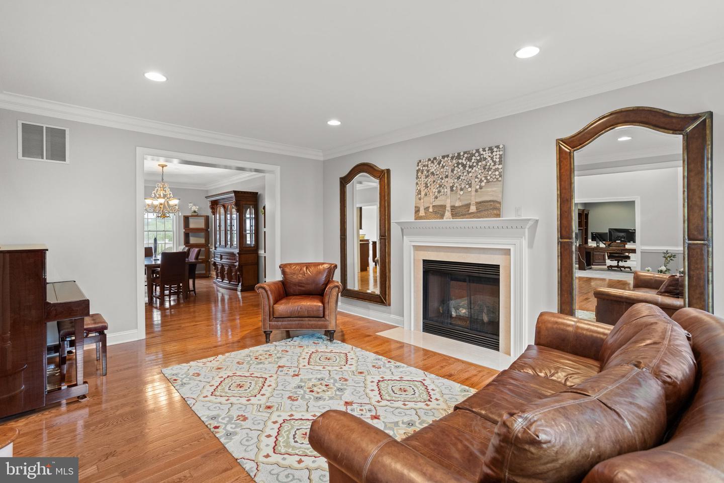 Photo 13 of 66 of 1368 Spring Hill Rd house