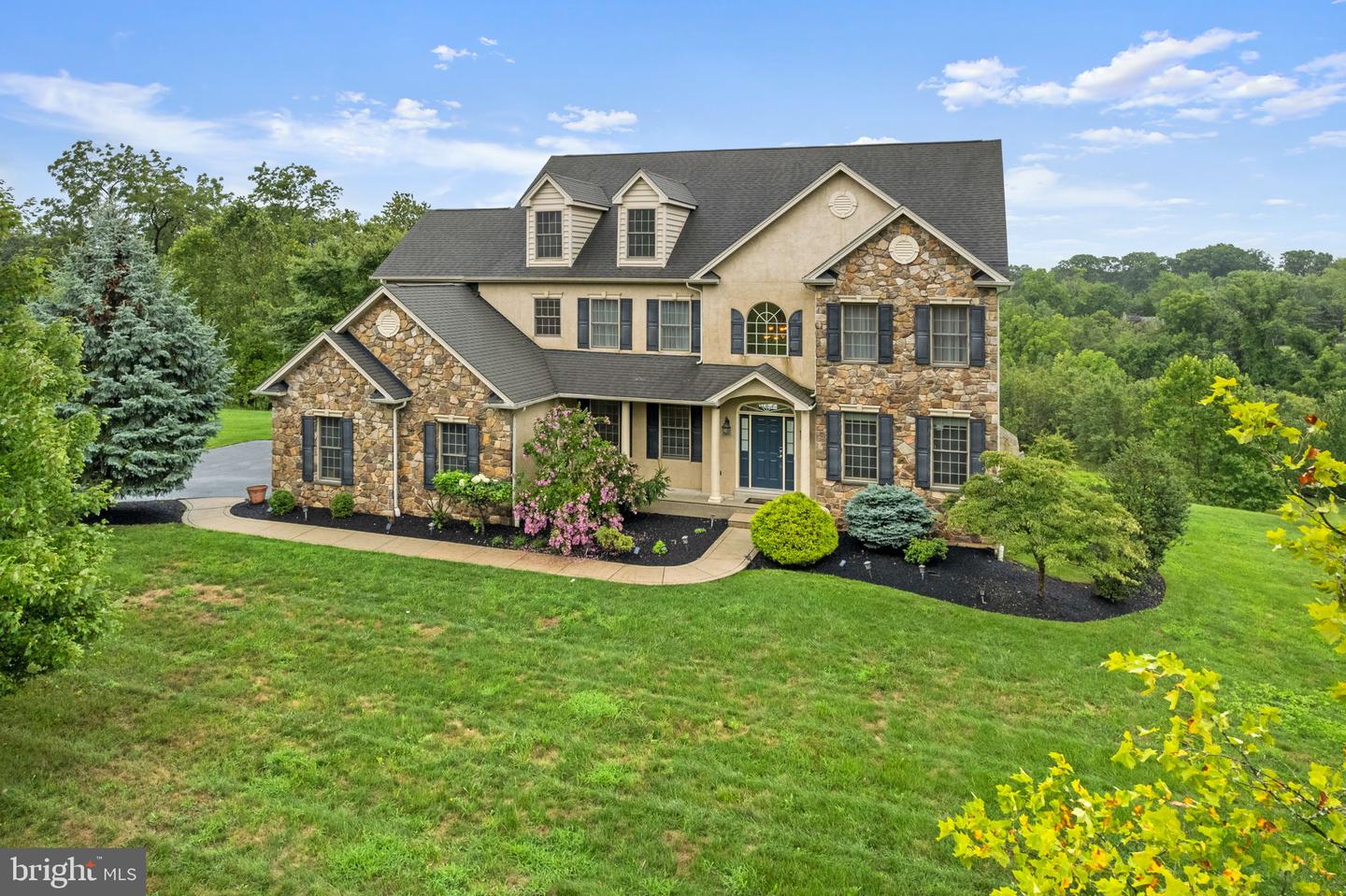 Photo 2 of 66 of 1368 Spring Hill Rd house