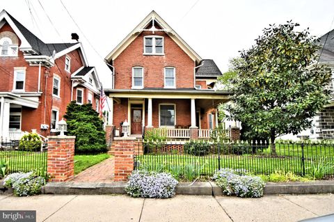 Single Family Residence in Quakertown PA 416 Broad STREET.jpg