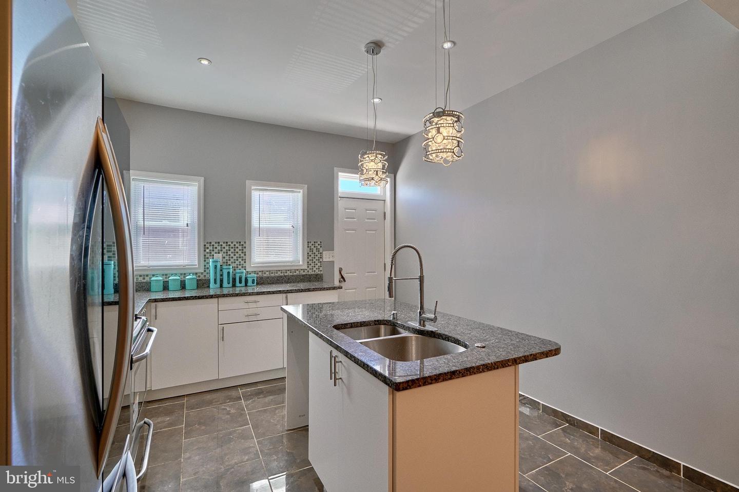 Photo 9 of 40 of 151 N Patterson Park Ave townhome