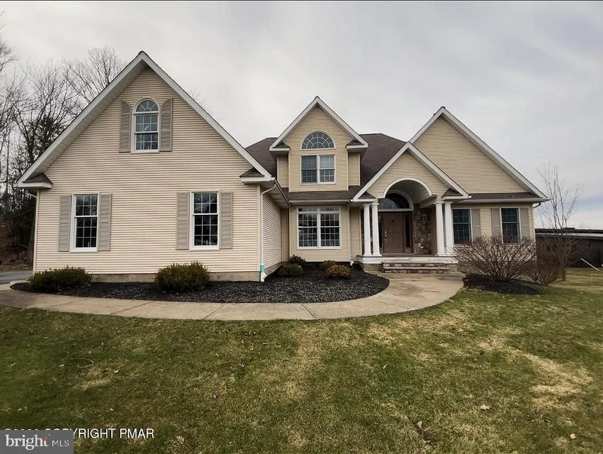 355 Washington Road, Greenfield Township, PA, 18407