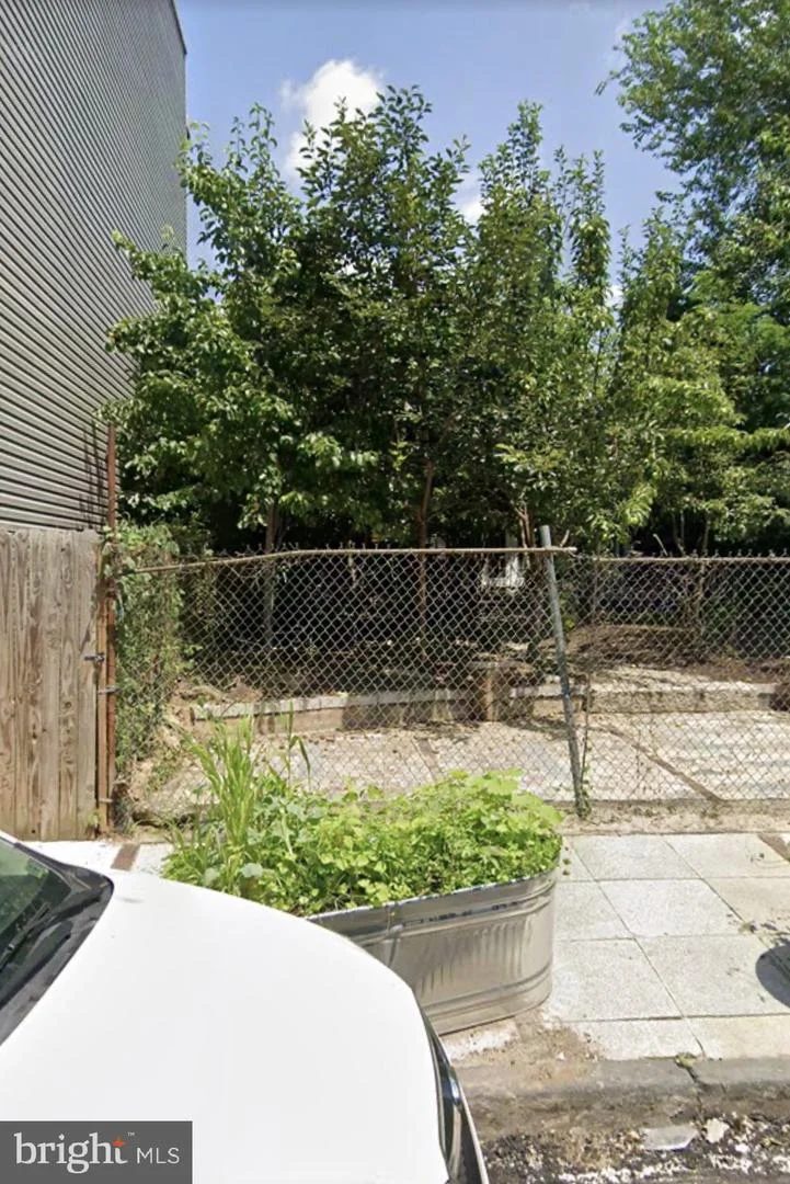 1909 E Harold Street