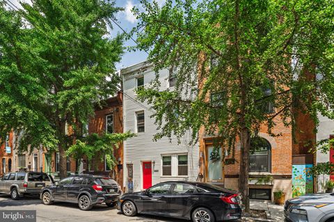 Townhouse in Philadelphia PA 2057 Susquehanna AVENUE 1.jpg