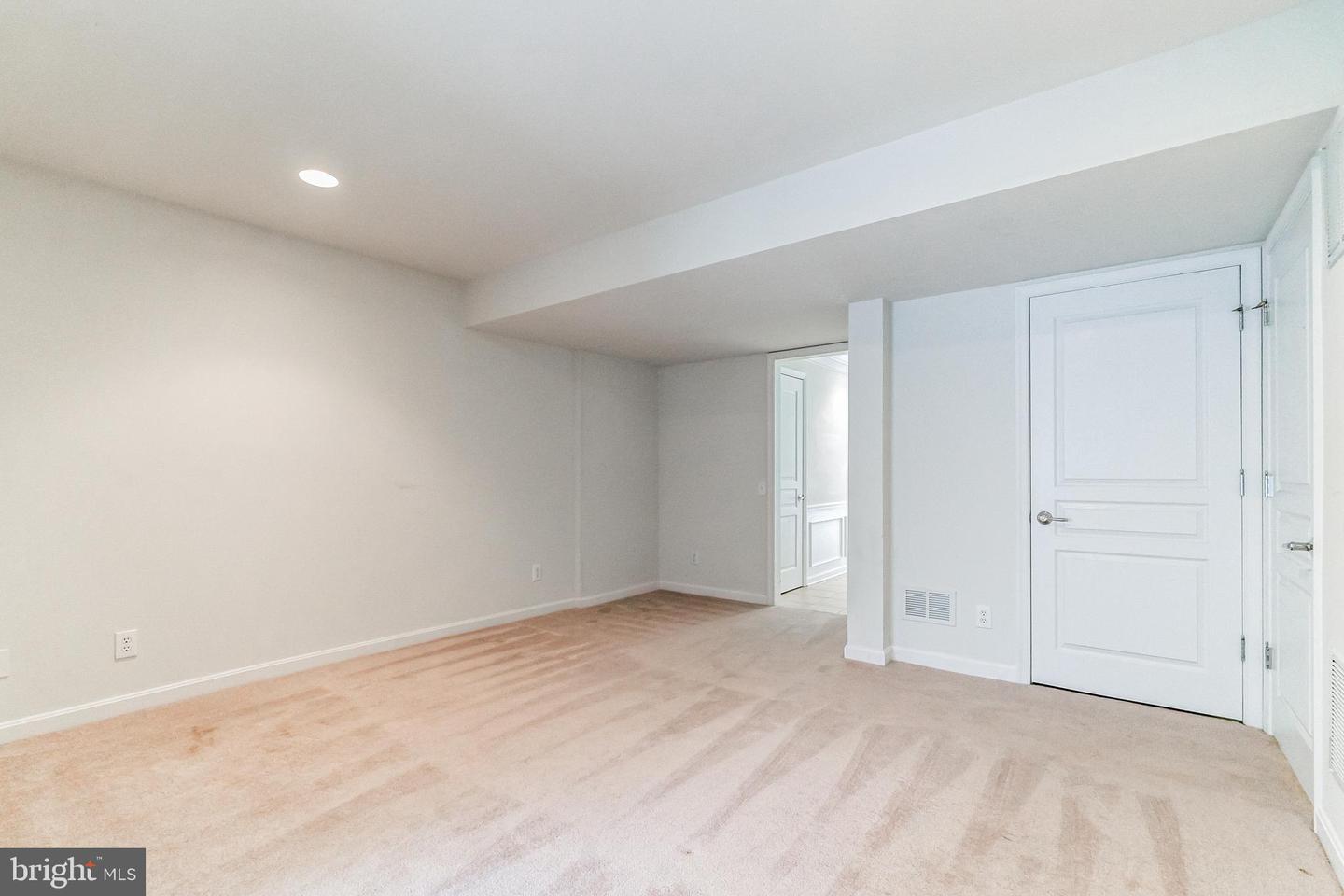 Photo 6 of 40 of 208 Baxter Dr townhome