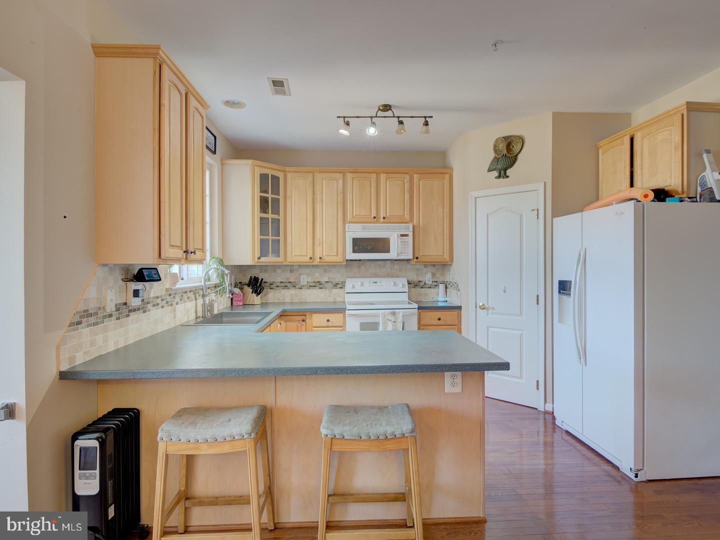 Photo 7 of 27 of 1910 Glenroths Dr townhome